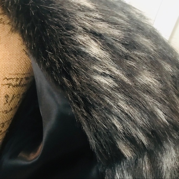 Vintage Black & Gray Faux Fur Women’s Gorgeous Coat size M - Picture 16 of 16